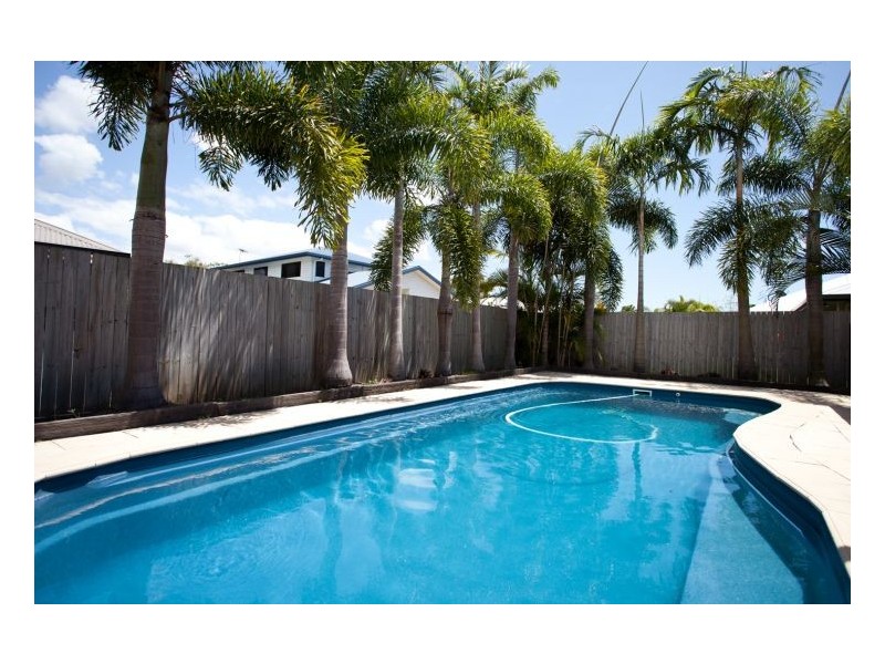 8 Friarbird Ave, Blacks Beach QLD 4740