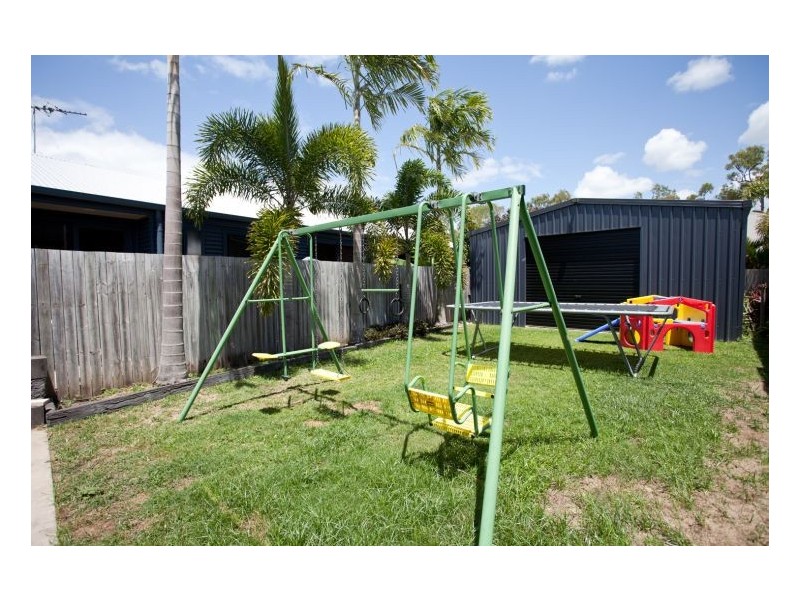 8 Friarbird Ave, Blacks Beach QLD 4740