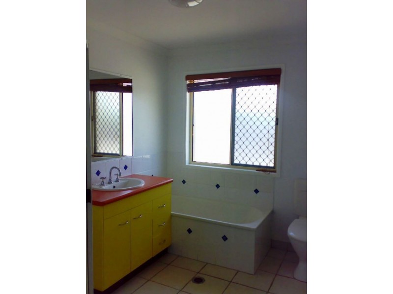 20 Beachside Place, Shoal Point QLD 4750