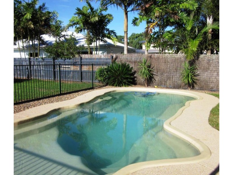 20 Beachside Place, Shoal Point QLD 4750