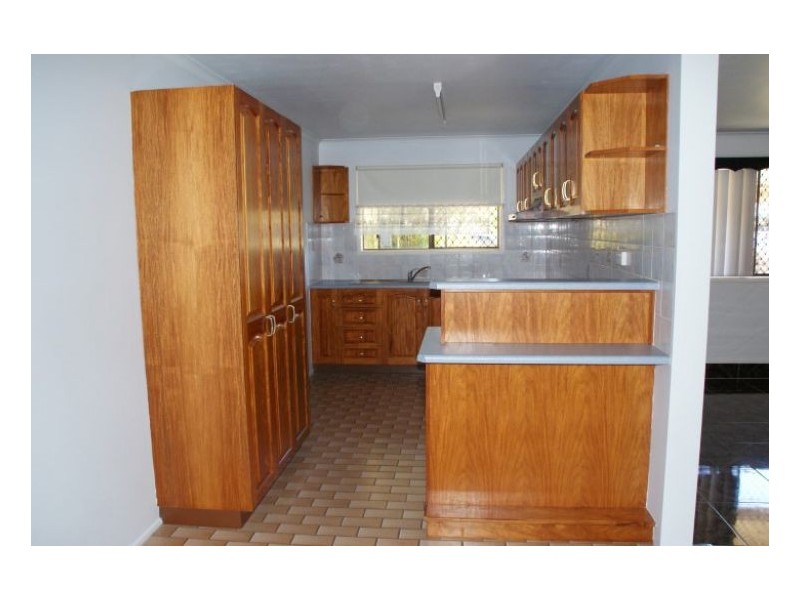 4 Dixon Crt, Beaconsfield QLD 4740
