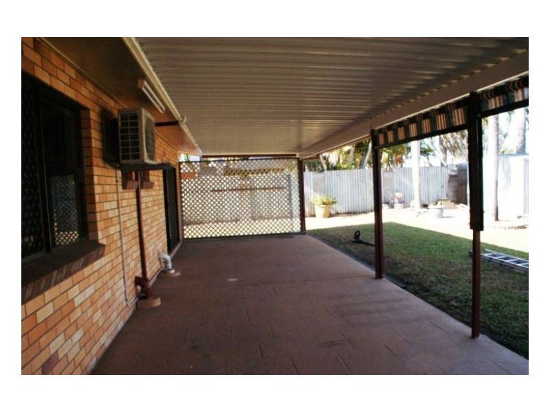 4 Dixon Crt, Beaconsfield QLD 4740