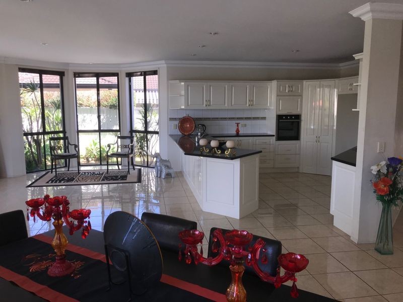 5 St Helens, Burleigh Waters QLD 4220