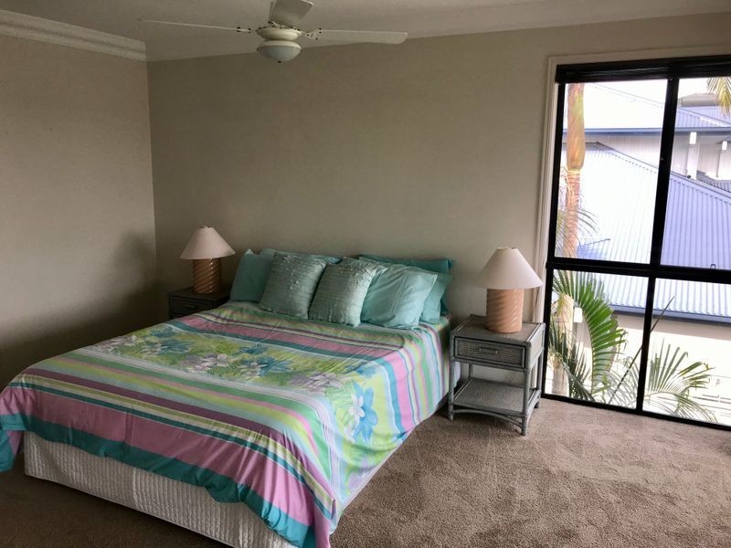 5 St Helens, Burleigh Waters QLD 4220