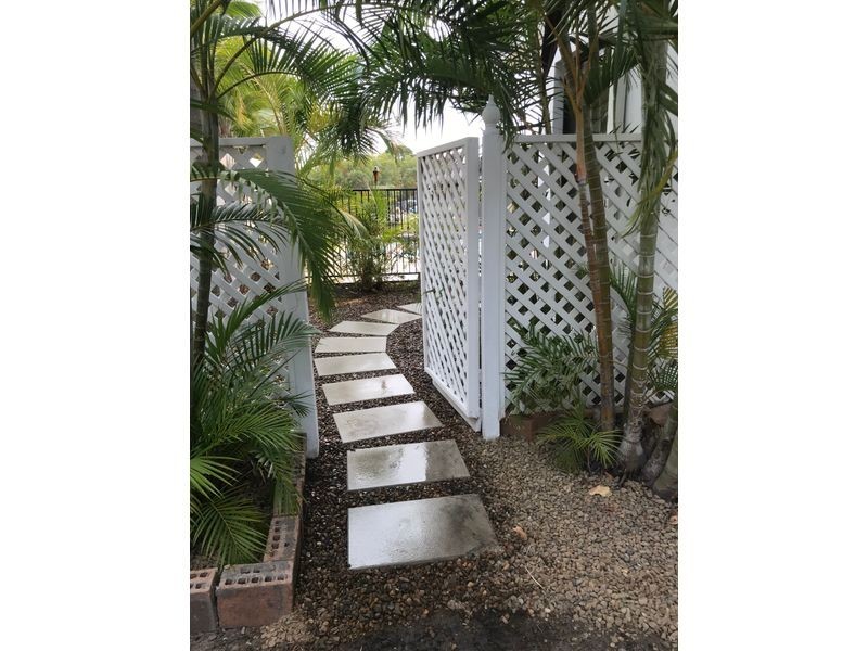 5 St Helens, Burleigh Waters QLD 4220