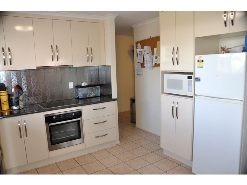 4 Harveys Rd, Beaconsfield QLD 4740
