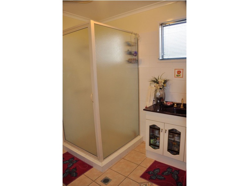 4 Harveys Rd, Beaconsfield QLD 4740