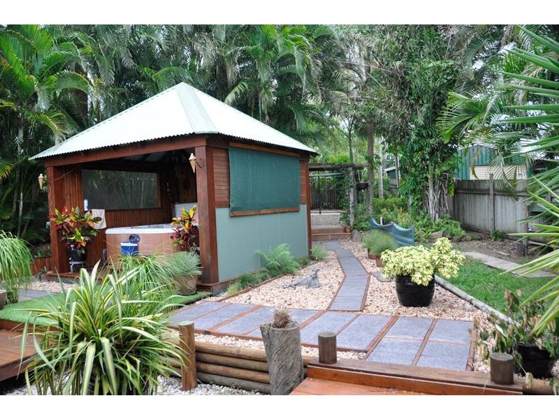 4 Teanna Crt, Eimeo QLD 4740