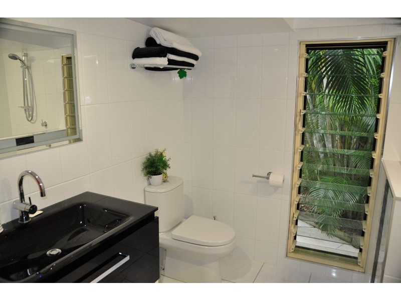 4 Teanna Crt, Eimeo QLD 4740