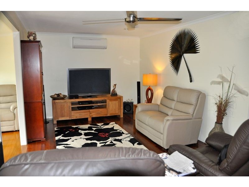 4 Teanna Crt, Eimeo QLD 4740