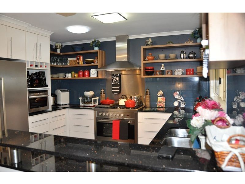 4 Teanna Crt, Eimeo QLD 4740