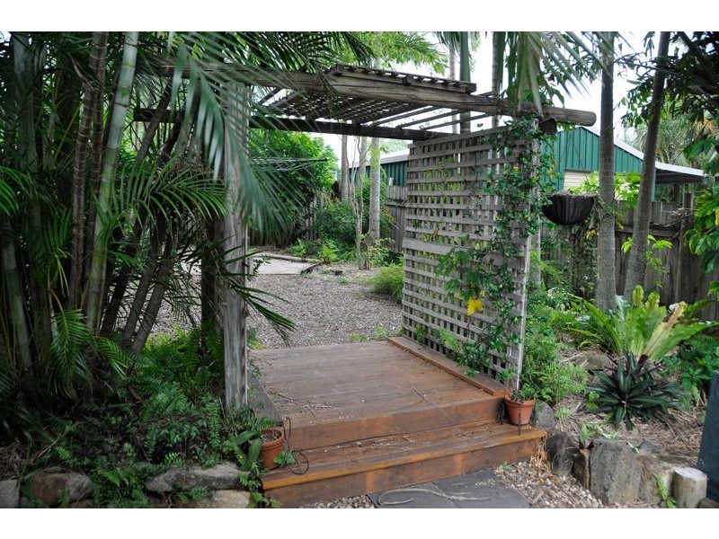 4 Teanna Crt, Eimeo QLD 4740