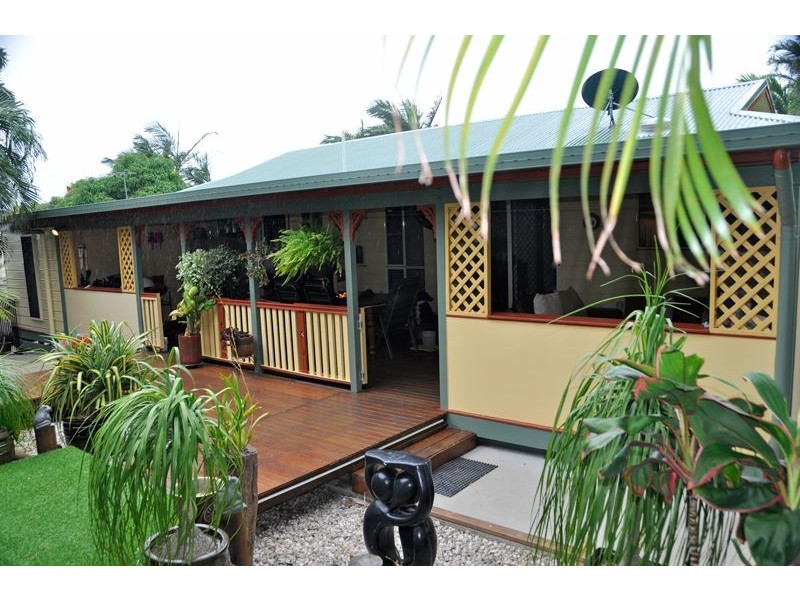 4 Teanna Crt, Eimeo QLD 4740