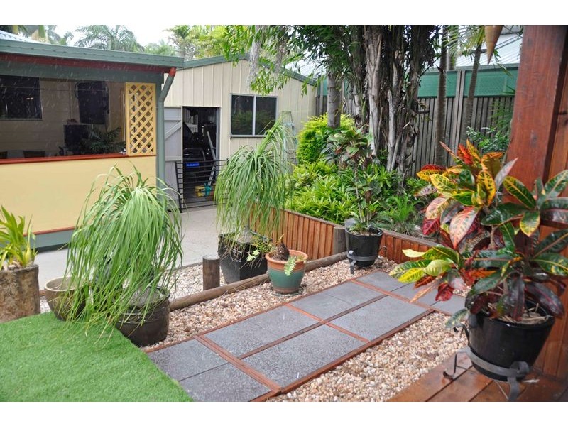 4 Teanna Crt, Eimeo QLD 4740