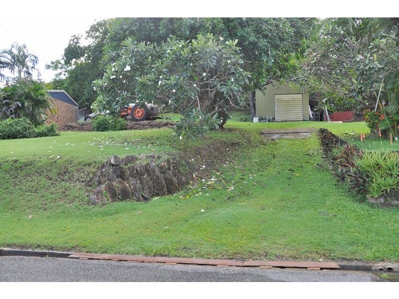 8 Sunset Drv, Sarina Beach QLD 4737