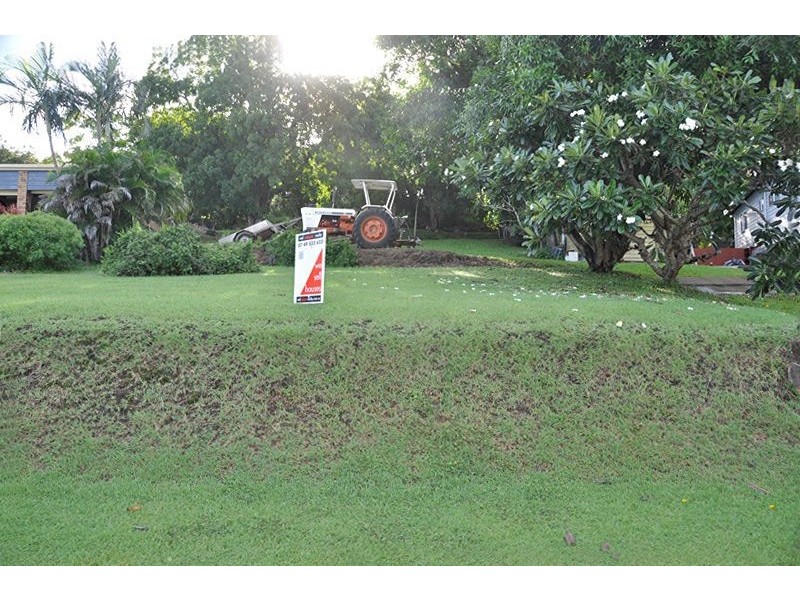 8 Sunset Drv, Sarina Beach QLD 4737