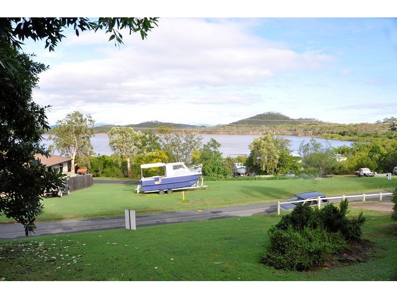 8 Sunset Drv, Sarina Beach QLD 4737