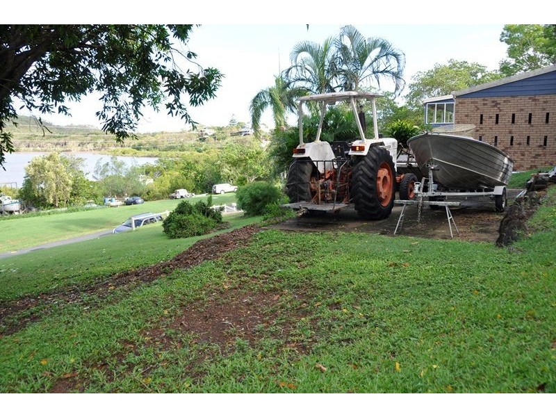 8 Sunset Drv, Sarina Beach QLD 4737