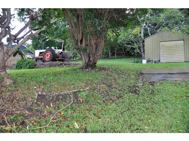 8 Sunset Drv, Sarina Beach QLD 4737