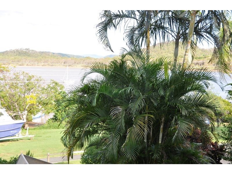 8 Sunset Drv, Sarina Beach QLD 4737