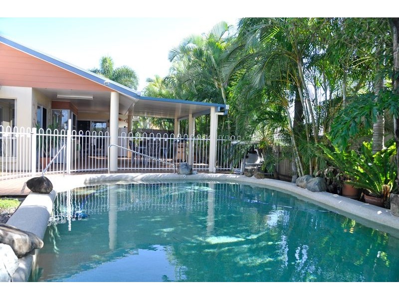 12 Harrier St, Rural View QLD 4740