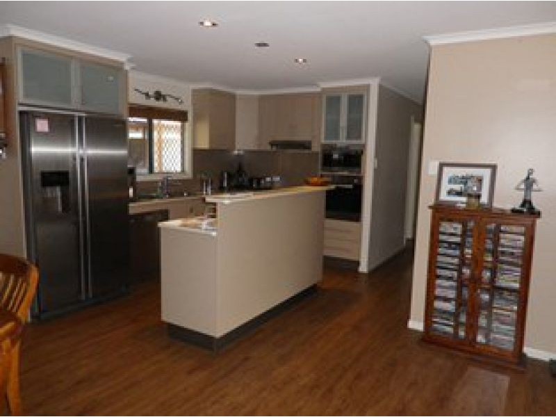 20 Schapers Rd, Glenella QLD 4740