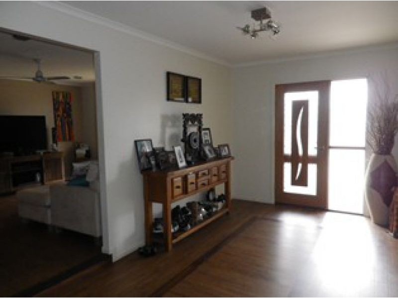 20 Schapers Rd, Glenella QLD 4740