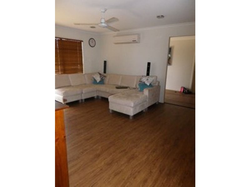 20 Schapers Rd, Glenella QLD 4740