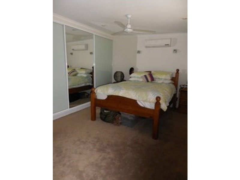 20 Schapers Rd, Glenella QLD 4740