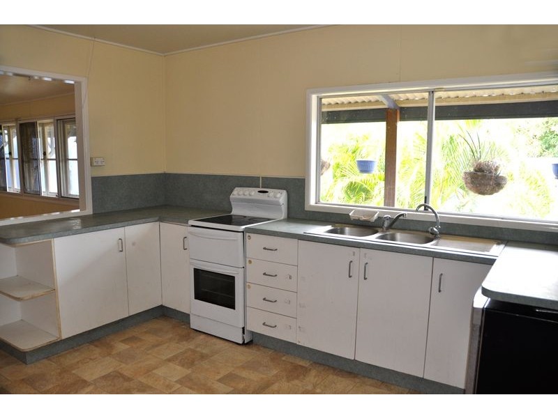 8 McDermott St, Calen QLD 4798