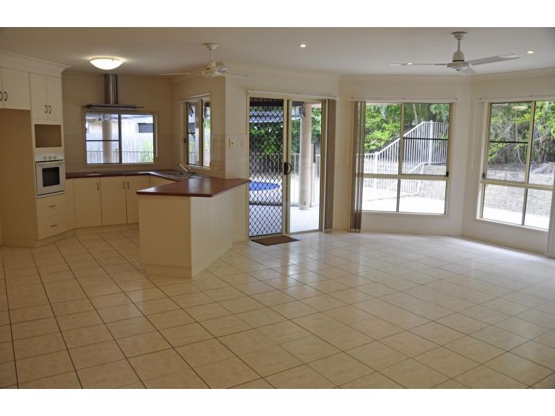 10 Beachside Pl, Shoal Point QLD 4750