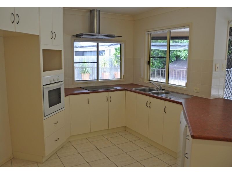 10 Beachside Pl, Shoal Point QLD 4750