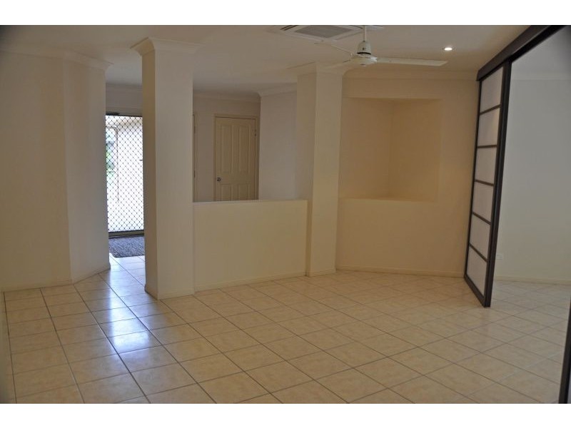 10 Beachside Pl, Shoal Point QLD 4750