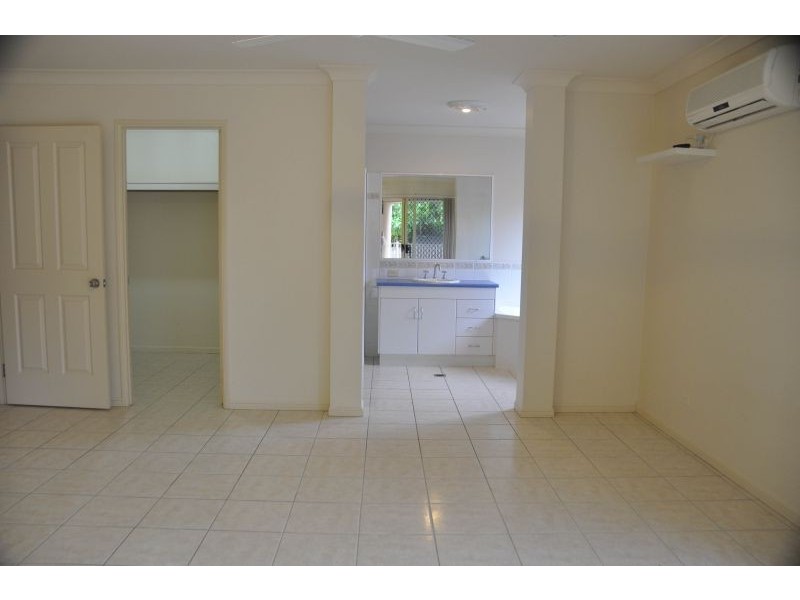 10 Beachside Pl, Shoal Point QLD 4750