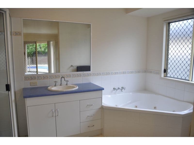 10 Beachside Pl, Shoal Point QLD 4750