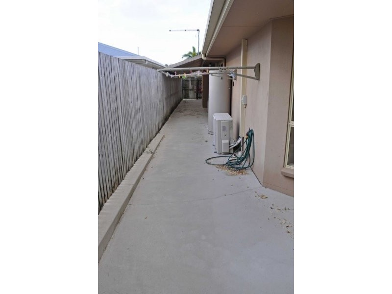 10 Beachside Pl, Shoal Point QLD 4750
