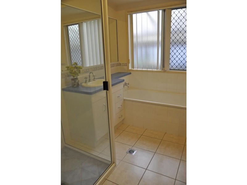 10 Beachside Pl, Shoal Point QLD 4750