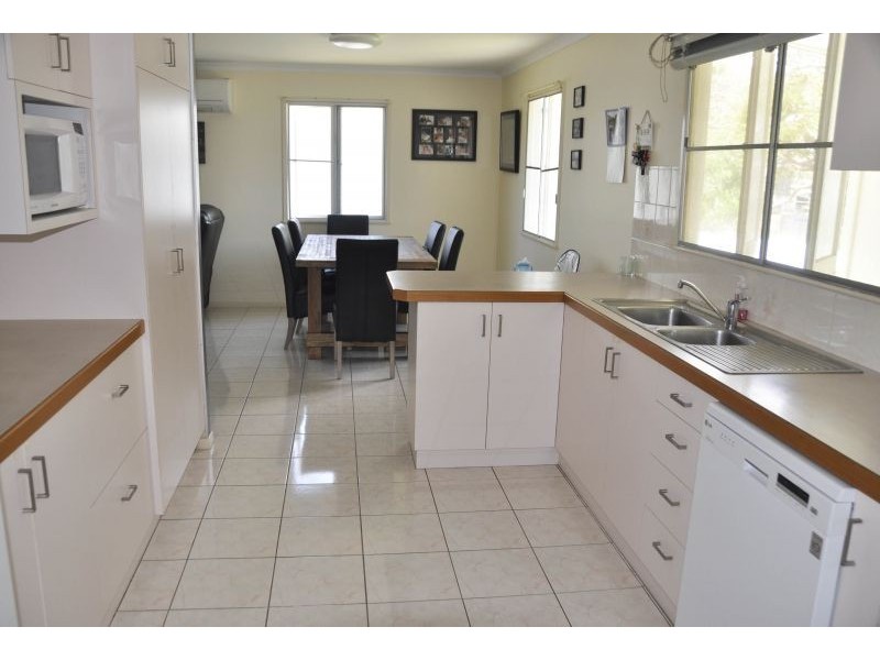 2 Mengel St, South Mackay QLD 4740