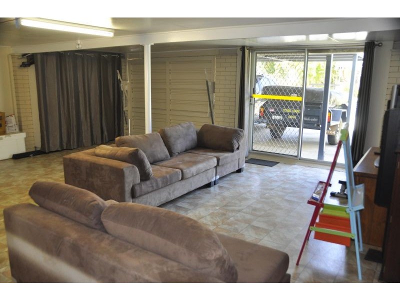 2 Mengel St, South Mackay QLD 4740
