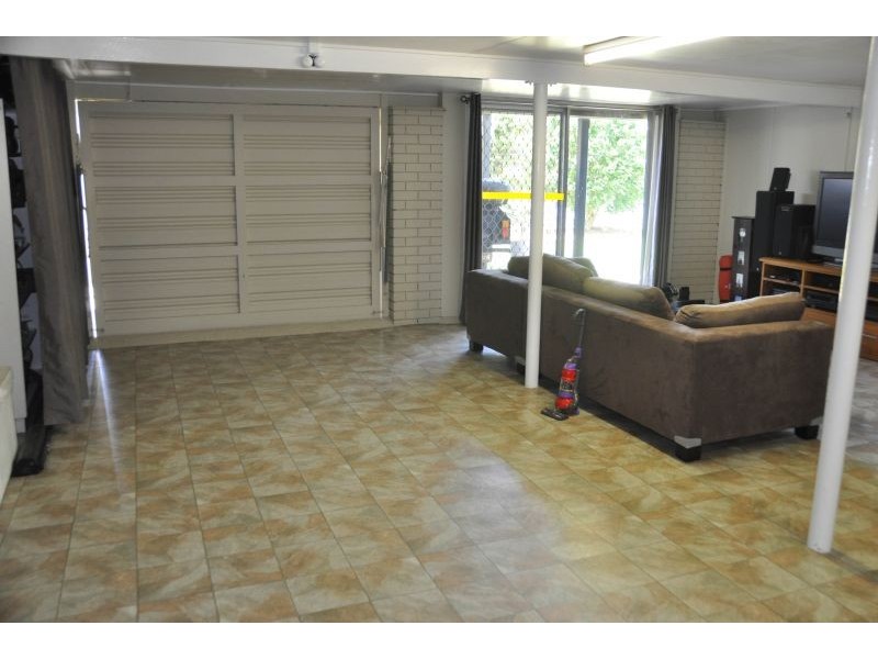 2 Mengel St, South Mackay QLD 4740