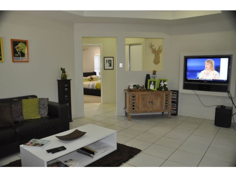 3 Angelina Ave, Glenella QLD 4740