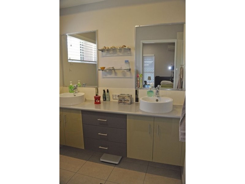 3 Angelina Ave, Glenella QLD 4740