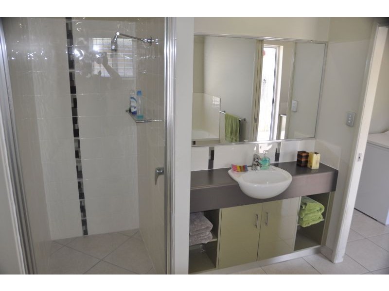 3 Angelina Ave, Glenella QLD 4740