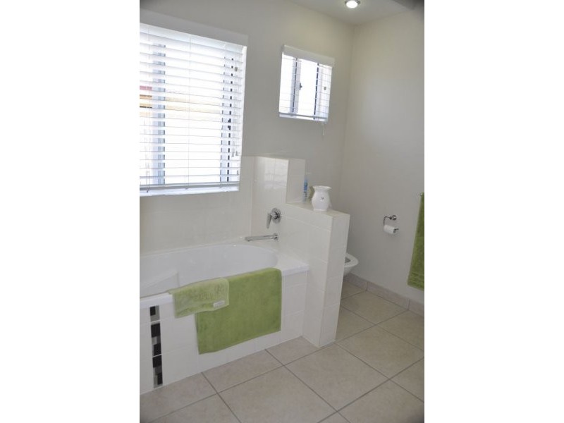 3 Angelina Ave, Glenella QLD 4740