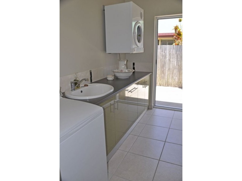 3 Angelina Ave, Glenella QLD 4740