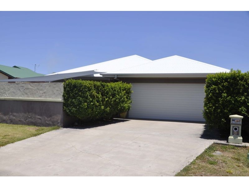 3 Angelina Ave, Glenella QLD 4740
