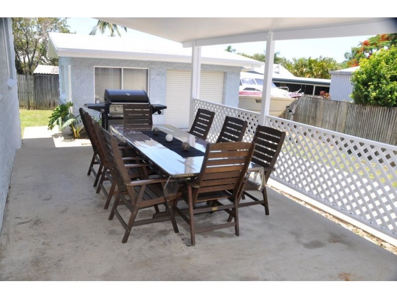 10 Scott Crt, Bucasia QLD 4750