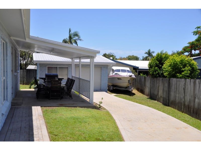 10 Scott Crt, Bucasia QLD 4750
