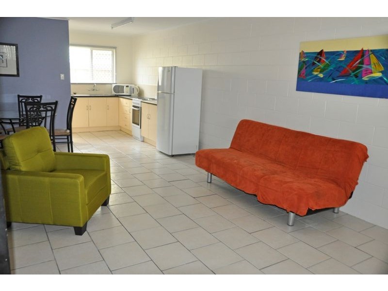 2/64 Carlyle Street, Mackay QLD 4740