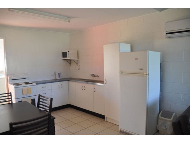 3/21 Owen Jenkins Drive, Sarina Beach QLD 4737